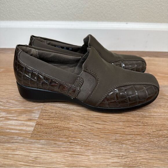 Clarks Collections Gael Beam Faux Alligator Slip On Loafer Shoes - Picture 2 of 11